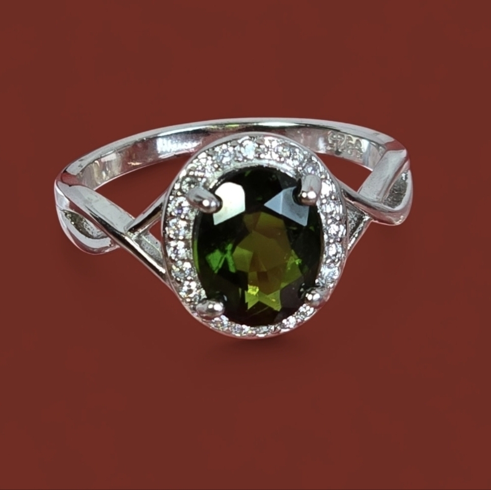 915 Sterling Silver Ring wirh Natural Chrome Diopside 7X9mm & Cz